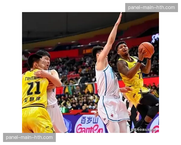 CBA纪律委员会就球迷投掷杂物事件开出罚单，涉事主场被警告