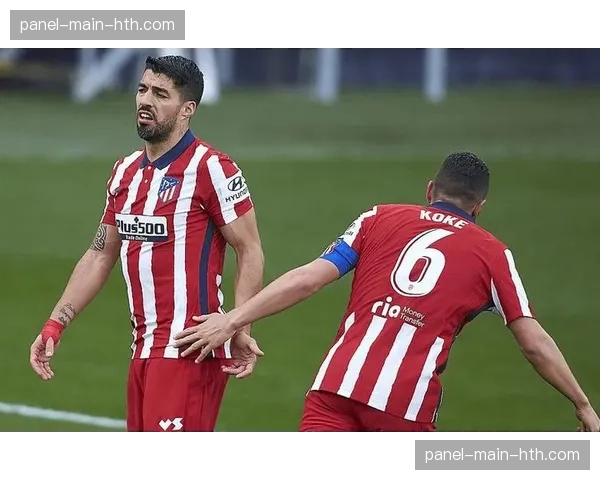 更衣室特写：保级关键战前，加的斯主帅在白板前布置防守纪律