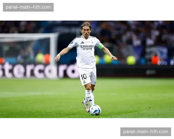 特写：38岁的莫德里奇替补登场，用一次关键拦截帮助皇马守住胜果